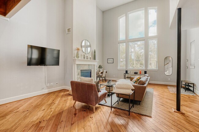 Photo - 903 Hartman St