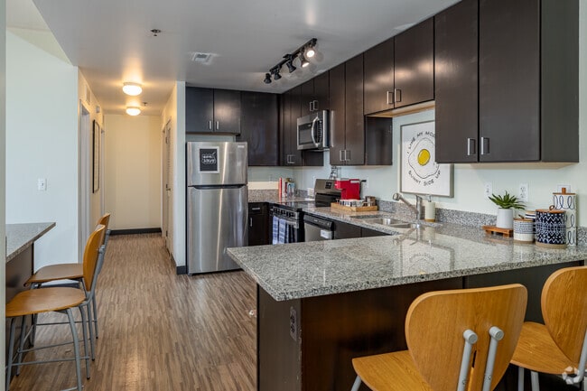 4BR, 2BA - 1,308SF - Model - Kitchen - Landmark