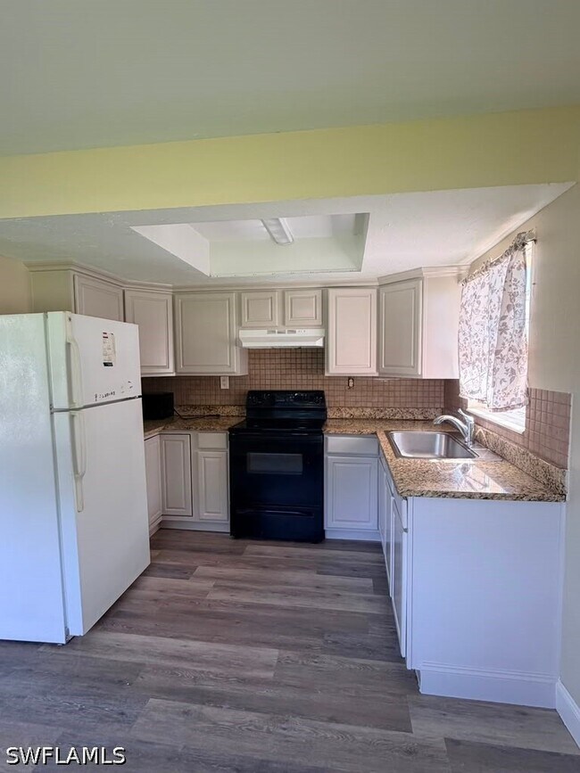 Photo - 3080 Linwood Ave