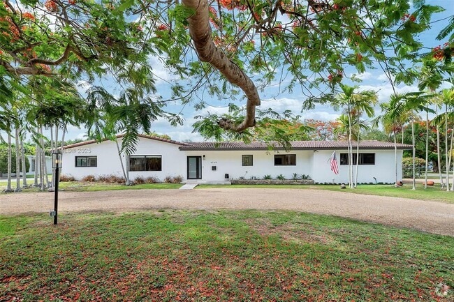 Building Photo - 6760 SW 144th St Rental