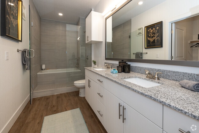 2BR, 2BA - 1,133SF - Primary Bathroom