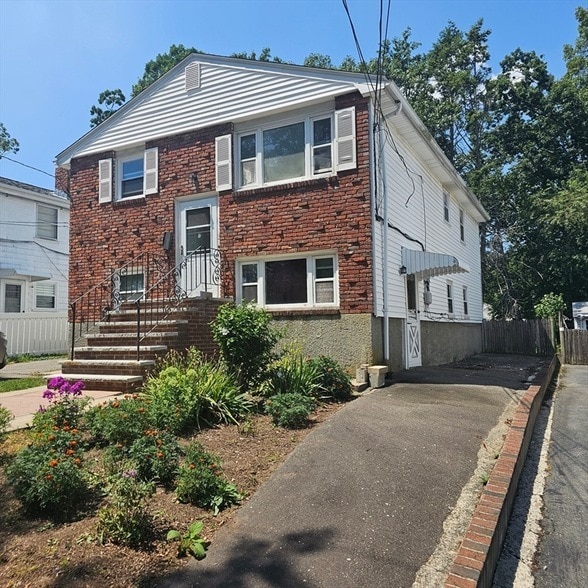 Building Photo - 131 Itasca St