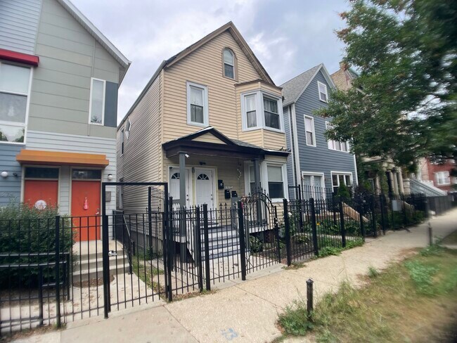 3572 W Dickens Ave Unit 1