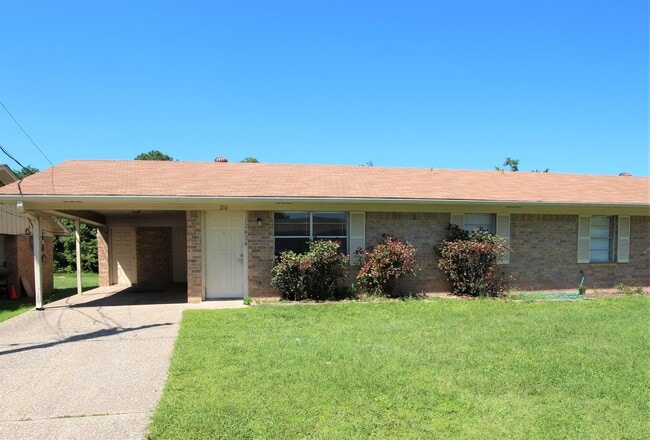 Building Photo - 2 Bedroom 1 Bath Duplex in West Tyler! Tour Today!