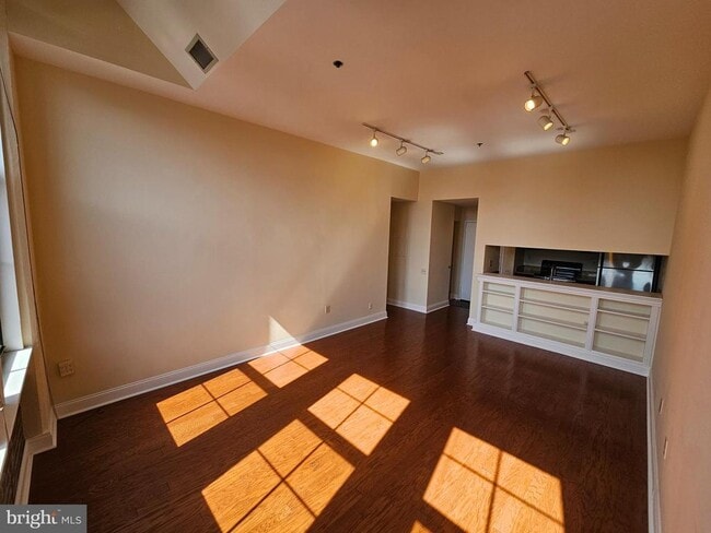 Photo - 315 New St Unit 502