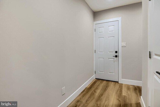 Photo - 2542 Oswego Ave