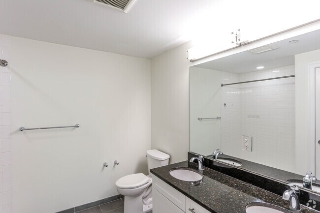 7 Cameron - Primary Bathroom