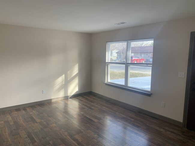 Photo - 309 Red Bird St