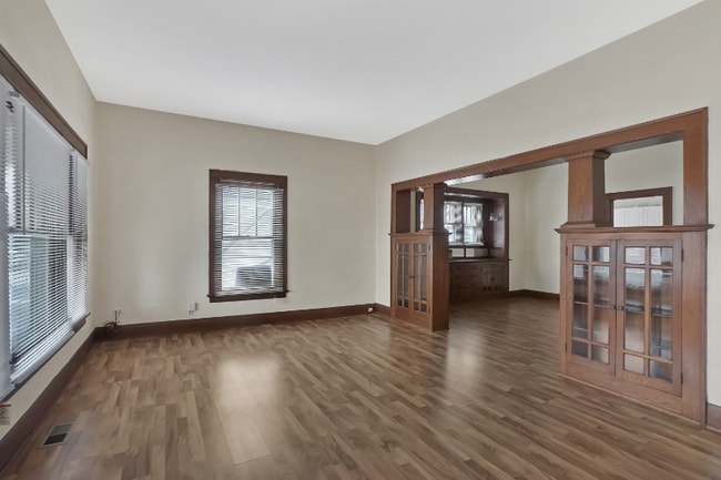 Photo - 908 Forsythe St Unidad Downstairs