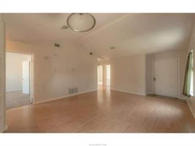 Photo - Spacious 3/2 duplex in great location