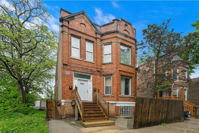 Building Photo - 1309 S Komensky Ave Rental