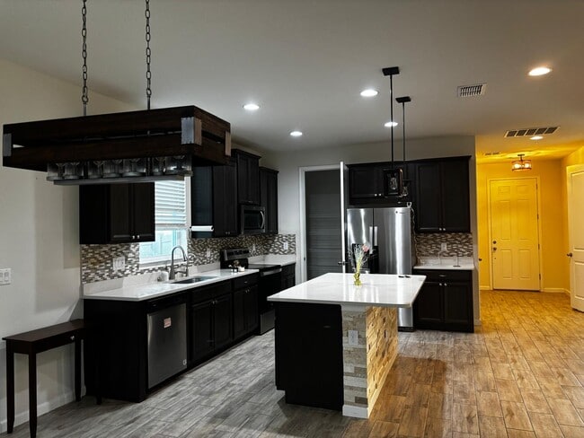 Building Photo - 11532 Cedar Valley Dr