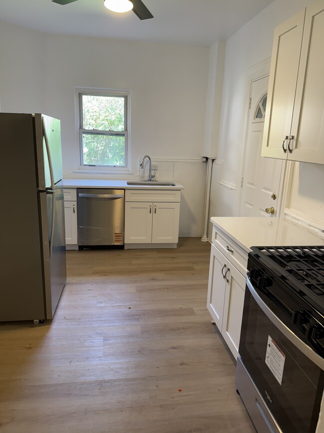 Building Photo - 135 Pearl St Unit 1