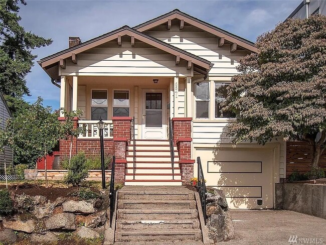 Building Photo - Charming Ballard Home with Modern Upgrades...