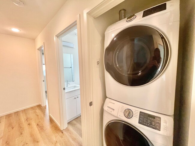 Photo - Spacious Modern Townhome in UD!!