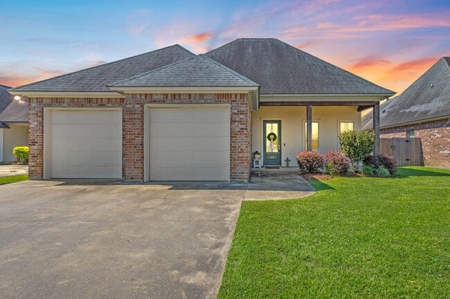 Building Photo - Luxury Living in The Woodlands - SHOWINGS ... Rental