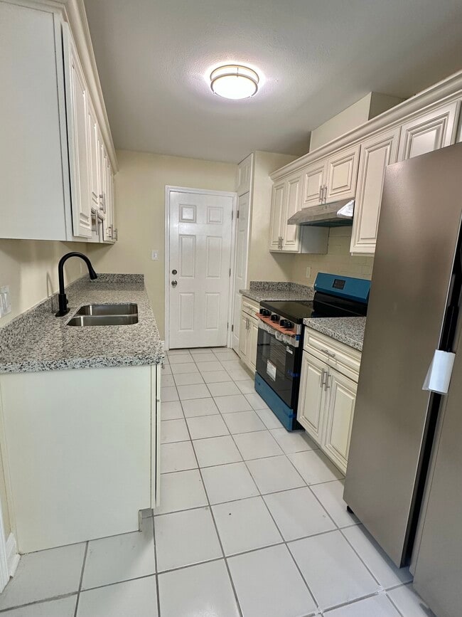 Building Photo - 3209 Idaho Ave