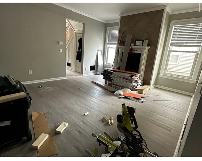 Photo - 307 W Lynde St