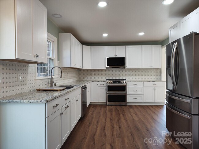 Photo - 5206 Dunrobin Ln