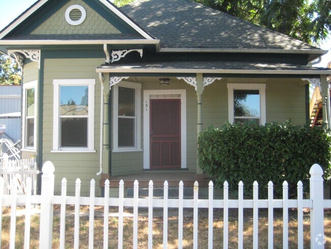 Building Photo - Adorable downtown Grass Valley Bungalow Rental