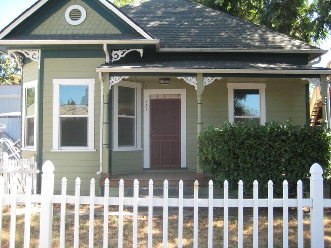 Adorable downtown Grass Valley Bungalow - Adorable downtown Grass Valley Bungalow Casa