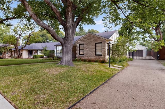 Photo - 2323 Barberry Dr