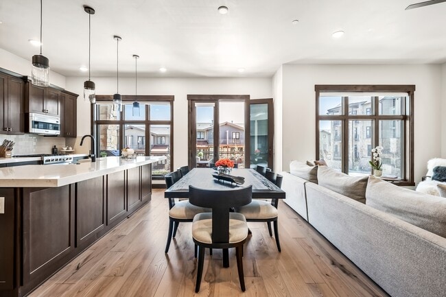 Photo - 3751 Blackstone Dr Unit 2J