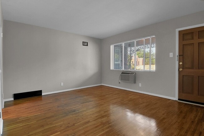 4419A Donovan Ave.
