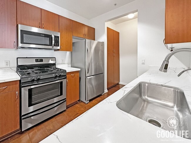 Building Photo - Resort-Style 1BR in Anaheim | Gym, Pool, Jacuzzi & Balcony