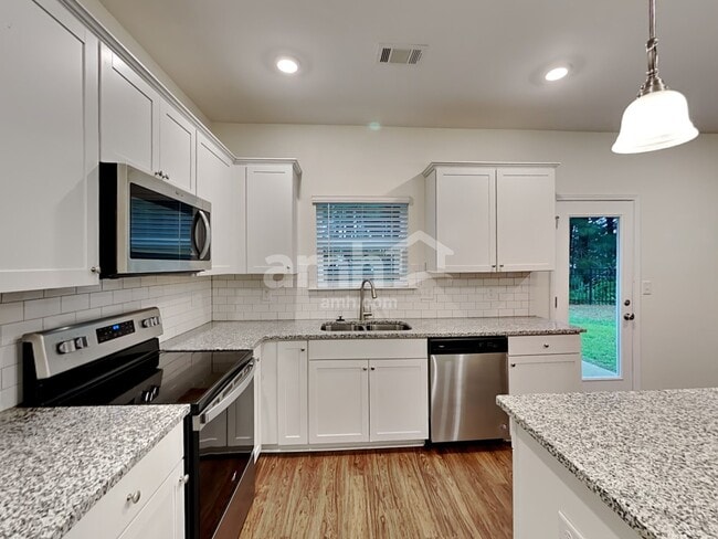 Photo - 32 Landsdown Xing