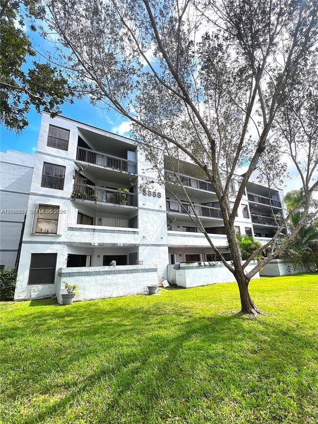 Building Photo - 8888 SW 131st Ct Unit 205