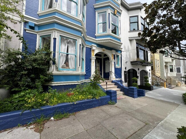 Photo - 250-254-254 Carl St Unidad 250