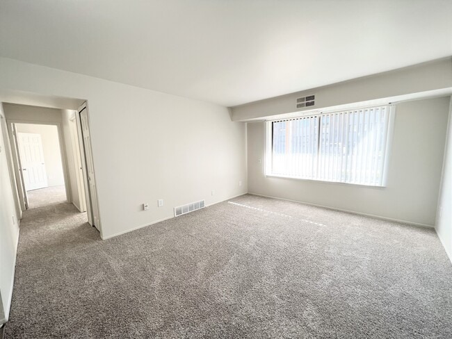 Living Room - Traditional