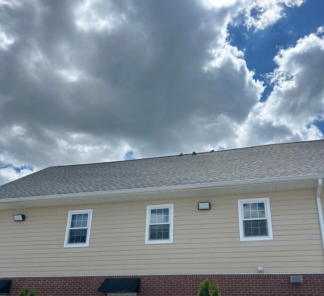 Building Photo - Jaelen LLC Unit B