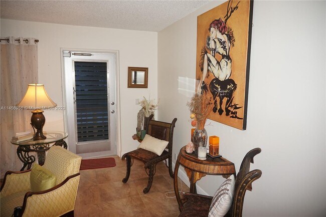 Photo - 92 Chatham D