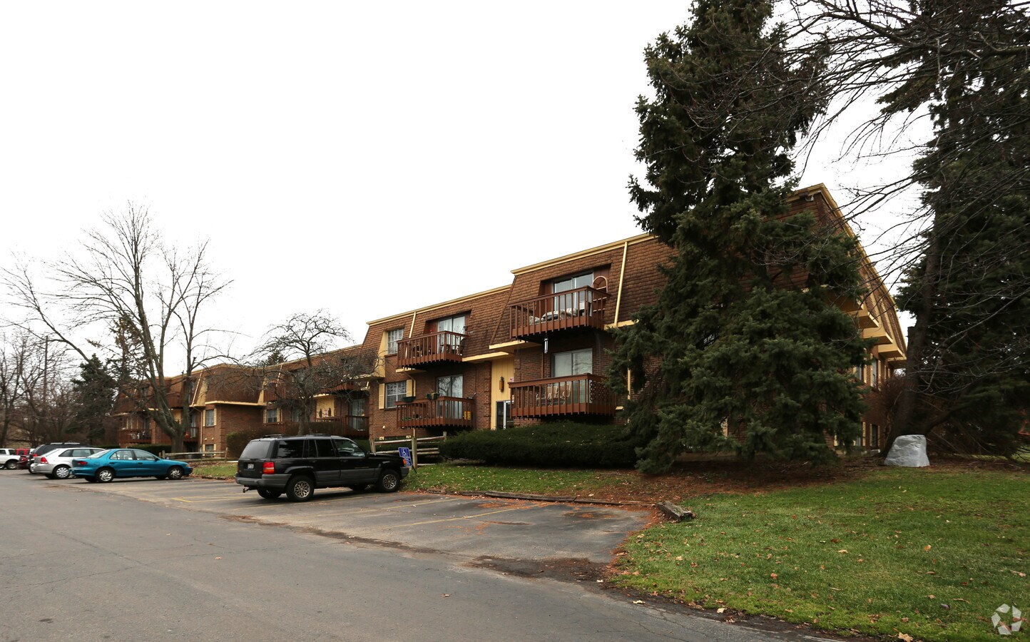 Washington Square - Washington Square Apartments