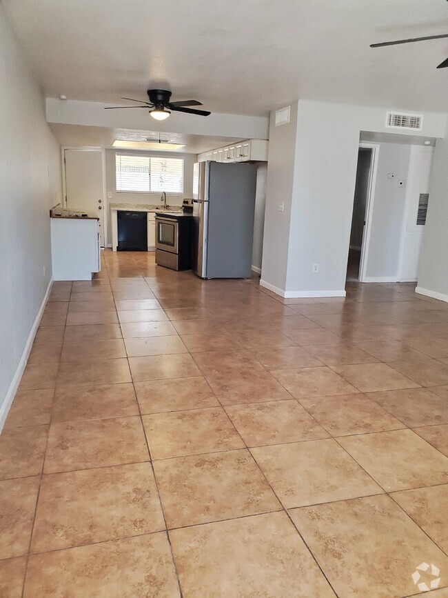 Building Photo - MOVE IN READY w/ One Month Free! Charming ... Unit #3 Rental