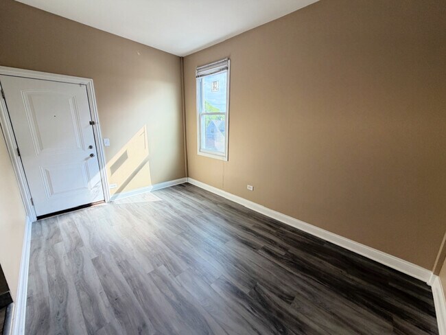 4551 N Pulaski Rd