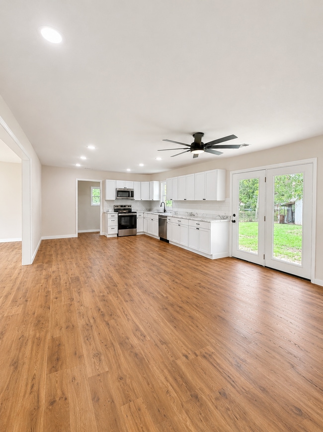 Photo - 115 N Ballard St