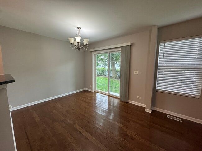 2399 Stoughton Cir