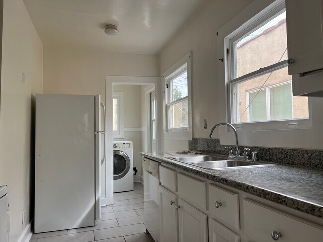 Photo - 1016 1/2 N Serrano Ave Unit 1018.5