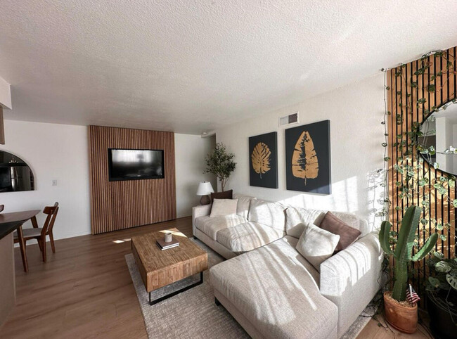 Building Photo - 72603 Edgehill Dr Unit 4 Rental