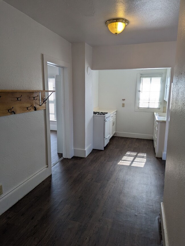 Photo - $1250 - 2 Bedroom 1 Bath Apartment - Heart... Unit 413 1/2