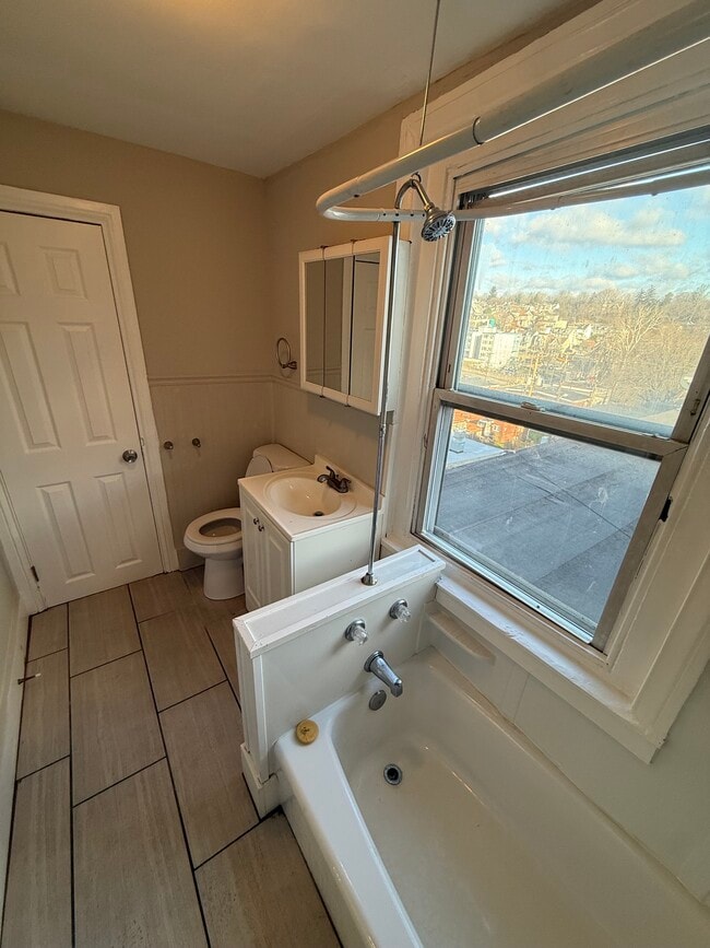 Photo - 637 Northampton St Unidad 6