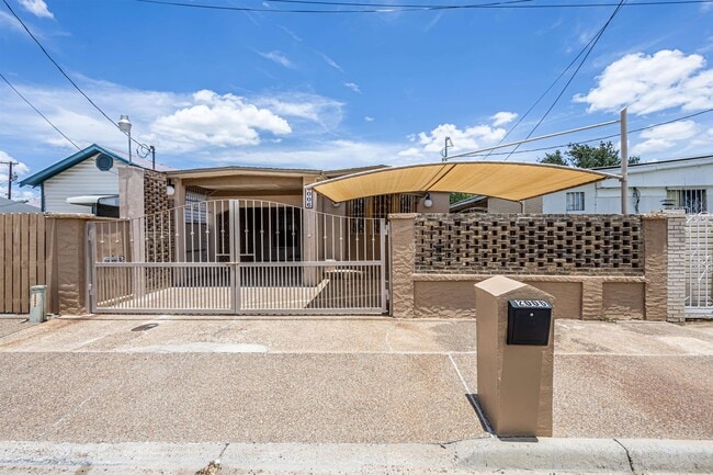 Photo - 2006 Piedra China St