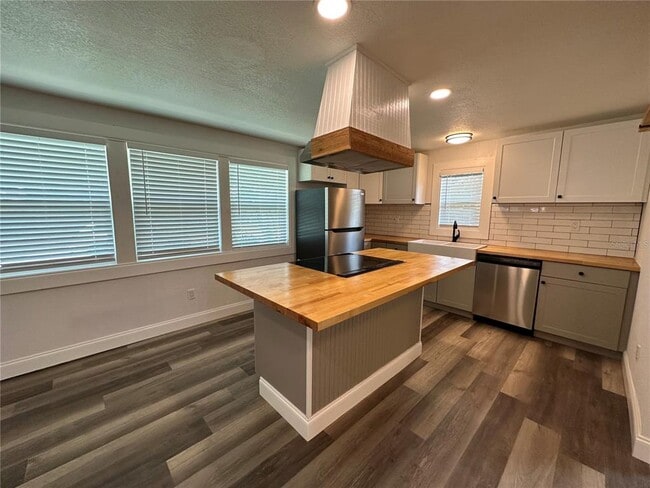 Photo - 4713 Thorpe Ave