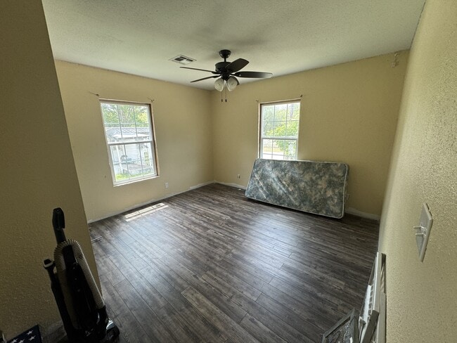 Photo - 413 Schleicher St