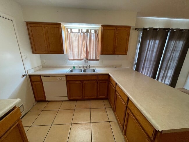 Photo - 3 BEDROOM HOME ON HUGE LOT WITH SOLAR  INCLUDED!