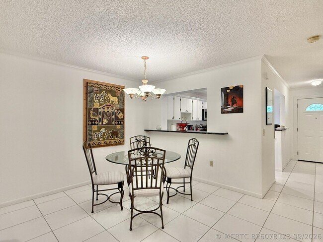 31 Stratford Ln W Unit D