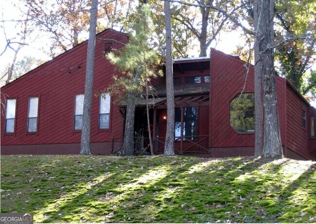 Building Photo - 257 Castleair Dr NE